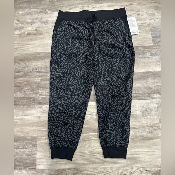 lululemon athletica Pants - Lululemon Dance Studio Mid-Rise Jogger  Leopard Warp Black Multi sz 16